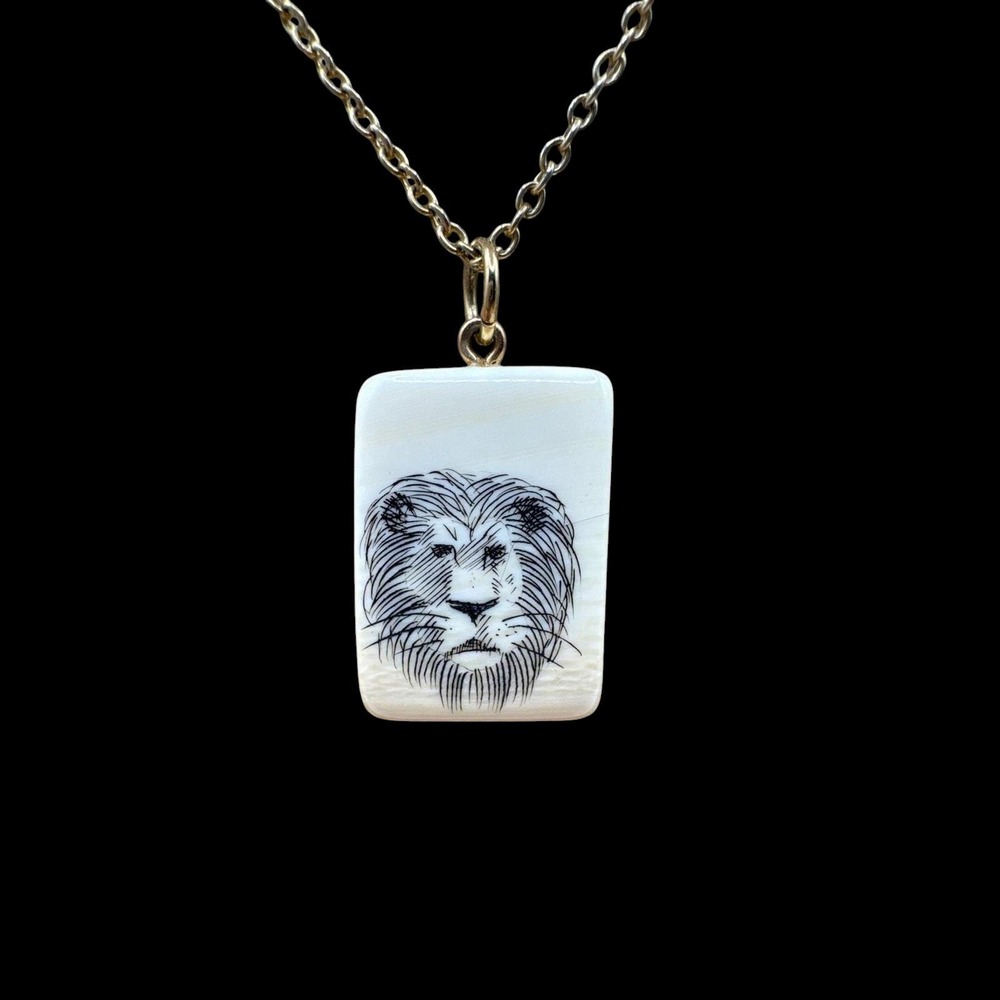 Vintage Lion‎ Pendant Necklace Lucite Acrylic Gold Tone Chain 8"